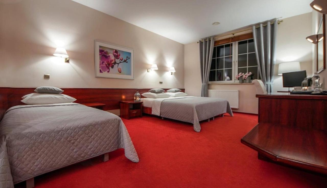 Hotel Sara Koło Екстериор снимка