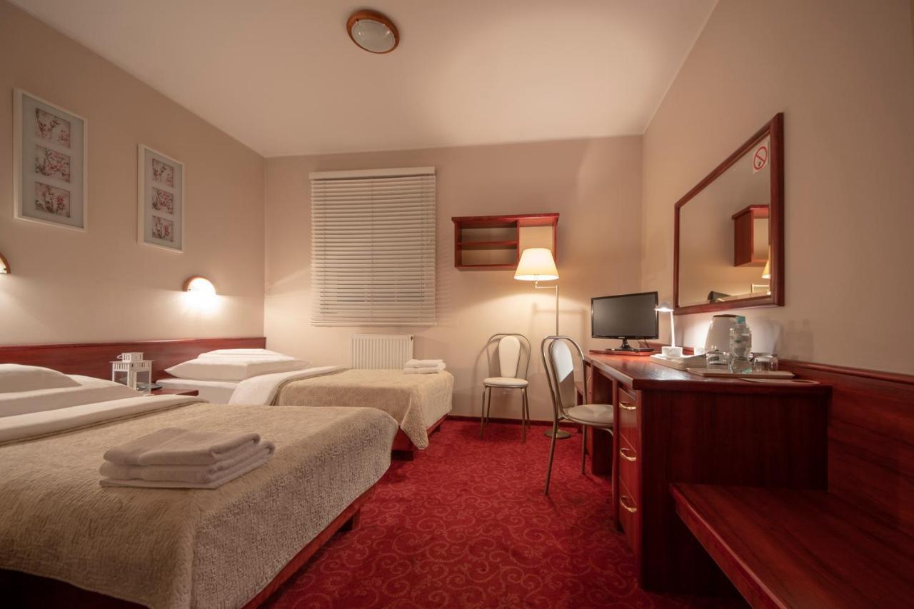 Hotel Sara Koło Екстериор снимка
