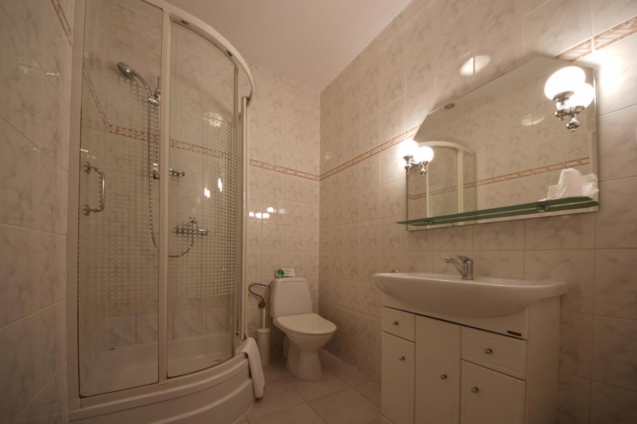 Hotel Sara Koło Екстериор снимка