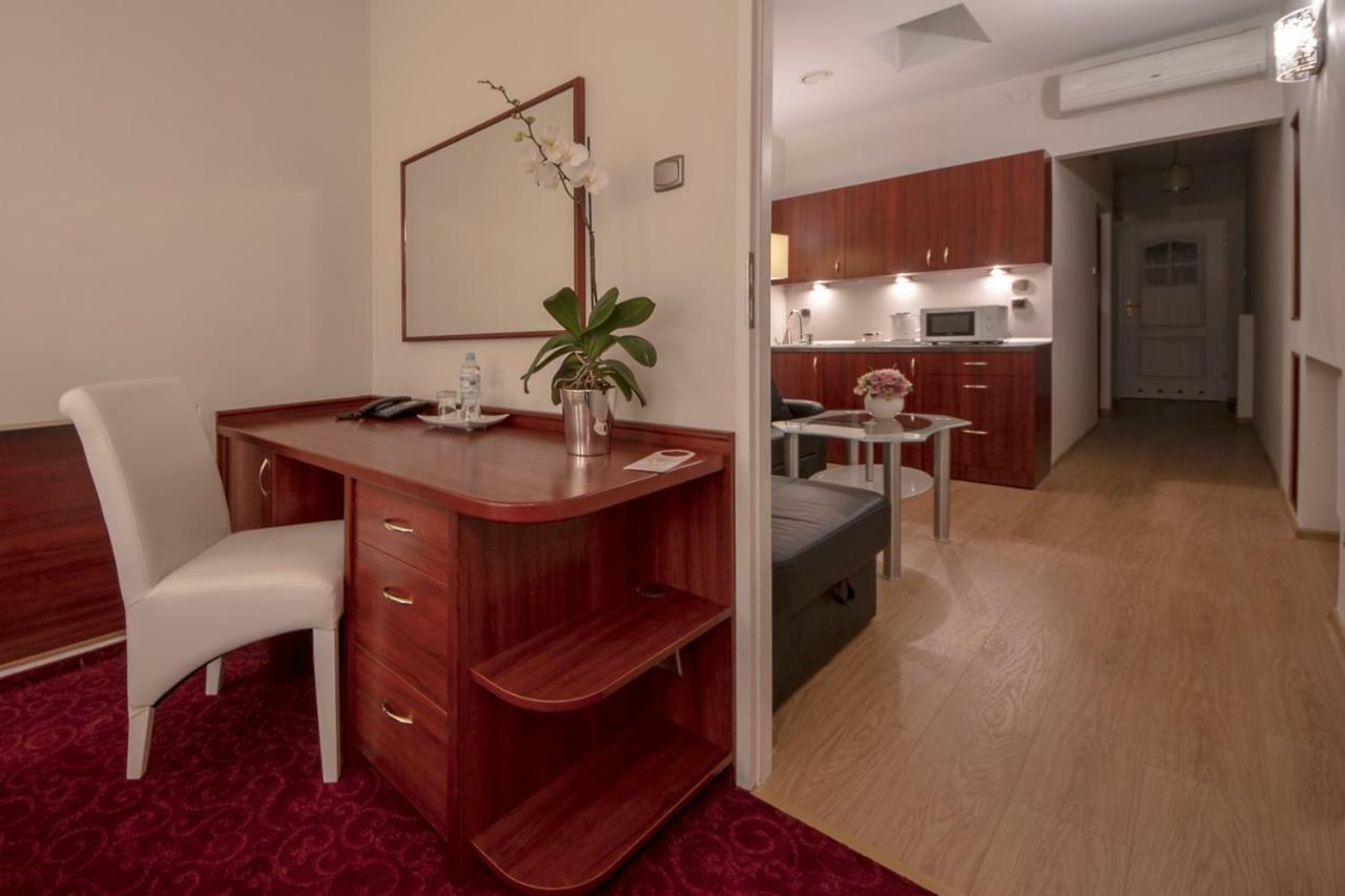 Hotel Sara Koło Екстериор снимка
