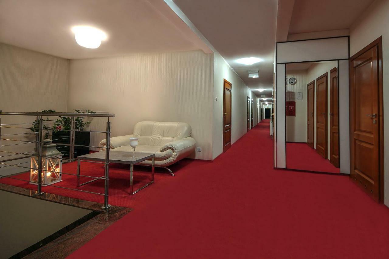 Hotel Sara Koło Екстериор снимка