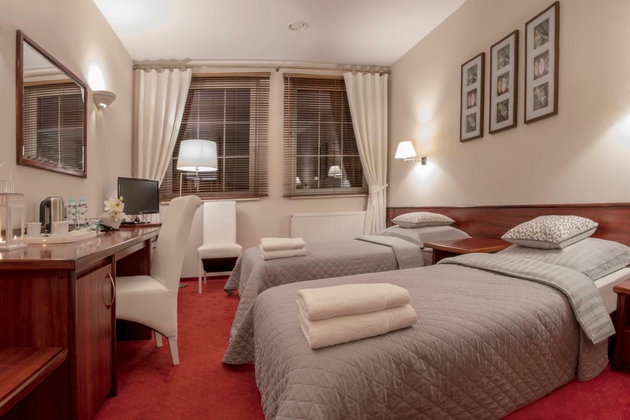 Hotel Sara Koło Екстериор снимка