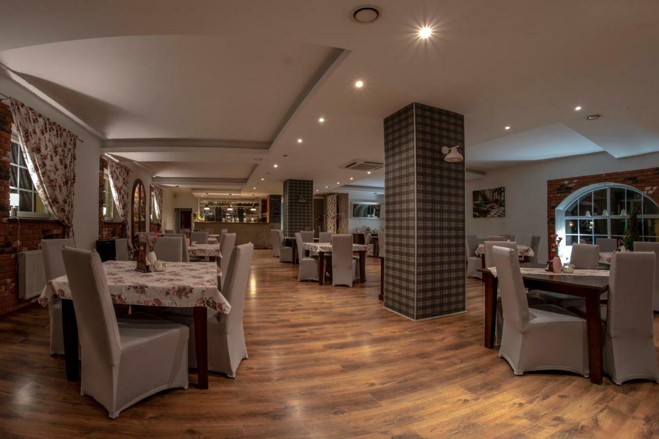 Hotel Sara Koło Екстериор снимка